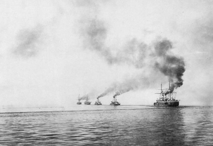 Кампания 1902 г Учебноартиллерийский отряд в море вверху и на якорной - фото 78
