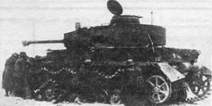 Экипаж танка Pz IV Ausf Н устраняет повреждение гусеницы Средний танк Pz - фото 101