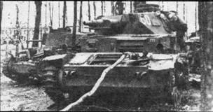 Pz IV Ausf D Россия Подбит и брошен На втором плане легкий танк Pz Kpfw - фото 94