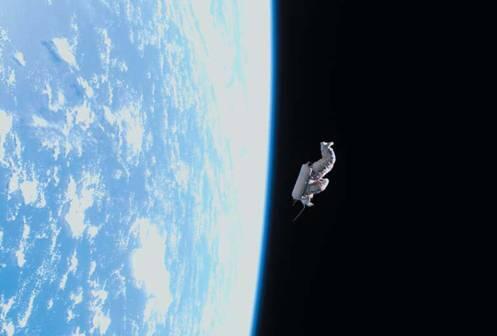 В феврале экипаж МКС вывел на орбиту Земли необычный космический аппарат - фото 59