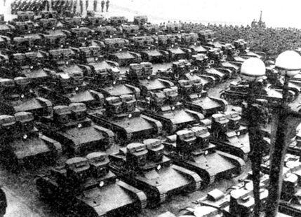 Двухбашенные танки Т26 пере парадом в Ленинграде 1 мая 1933 года 21 ноября - фото 3