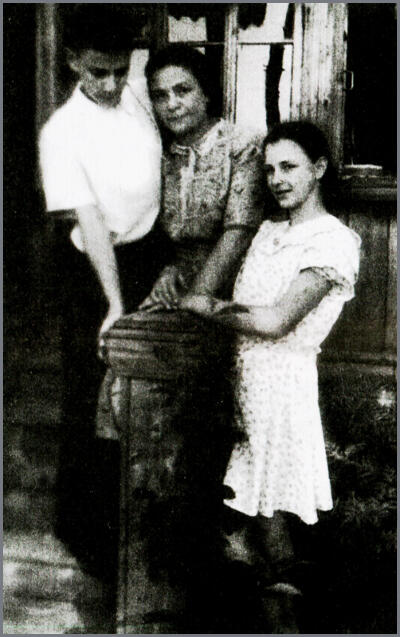 Встреча с детьми Загорянка 1946 год Между лагерем и ссылкой Около 1940 года - фото 9