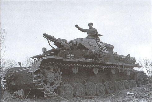 Трофейный немецкий танк PzKpfwIV AusfF1 151й танковой бригады движется к - фото 38
