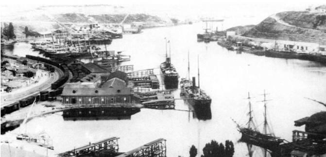 Южная бухта Севастополя 1892 г Чесма и канлодка Кубанец выходят на - фото 74