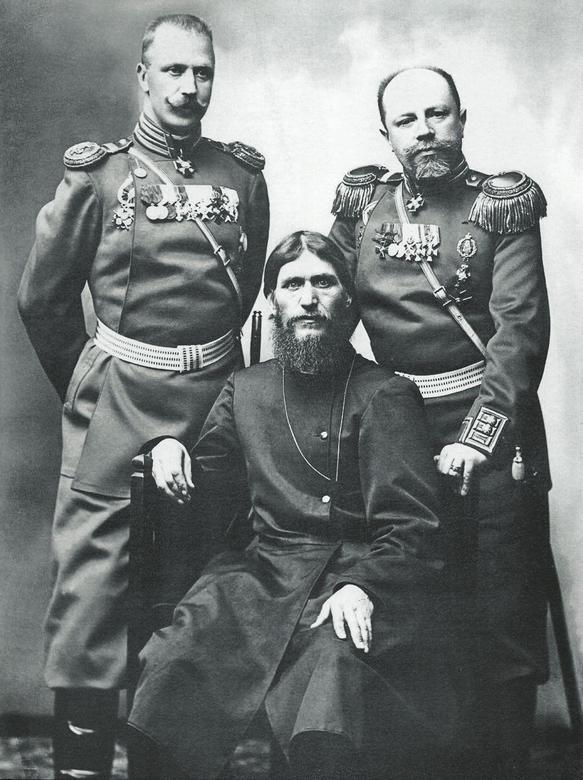 Григорий Распутин генерал Путятин и полковник Ломан Распутин среди друзей и - фото 42