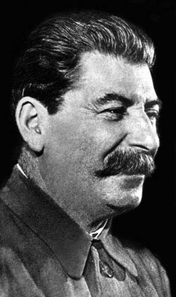 И В Сталин лично принимал решения по всем кадровым назначениям на высшие - фото 1