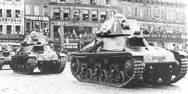 Легкие танки Гочкис Н35 на одном из предвоенных парадов Эти машины были - фото 33