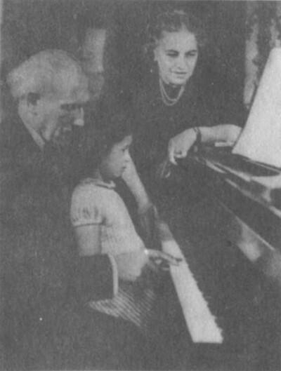 А Тосканини его жена Карла и внучка Соня Ривердейл 1940 Тосканини за - фото 22