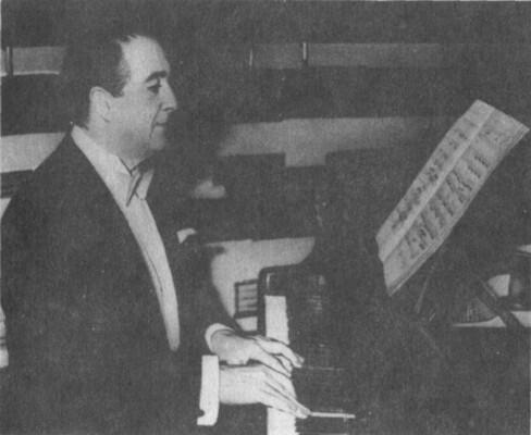 Д Вальденго за роялем Турин I960 Д Вальденго во время лекцииконцерта - фото 30
