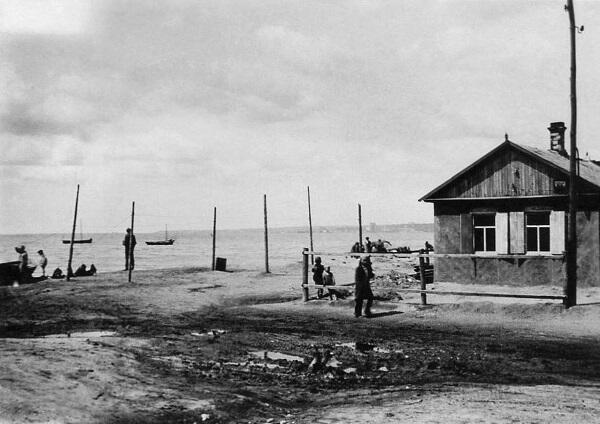Весной 1942 г у Черного моря после нашего отхода из Самбека Недолгая - фото 7