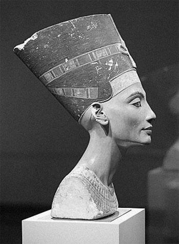 Нефертити супруга Эхнатонареформатора Правда египтологам известны и имена - фото 1