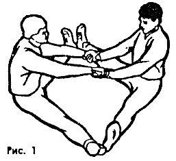 Захватив кисти рук друг друга партнеры поочередно отклоняются назад стараясь - фото 1