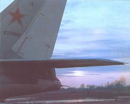 Хвостовая часть самолета ЗМ Исполнительный макет увеличенного грузоотсека был - фото 13