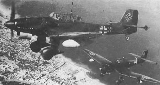 Юнкерс Ju 87В Кертисс Р40 Важную роль на полях сражений в первые годы - фото 29