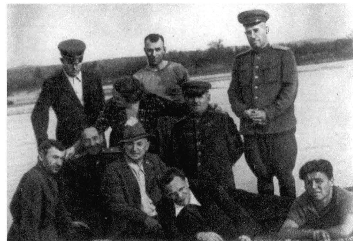 П А Шария и Н Т Берия на пляже в Гаграх Похороны И В Сталина - фото 33