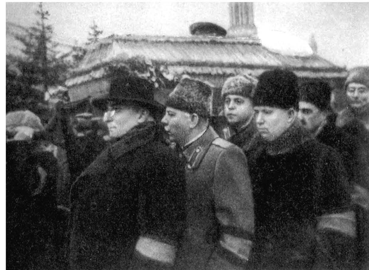 Похороны И В Сталина А И Солженицын на фронте В заключении - фото 35