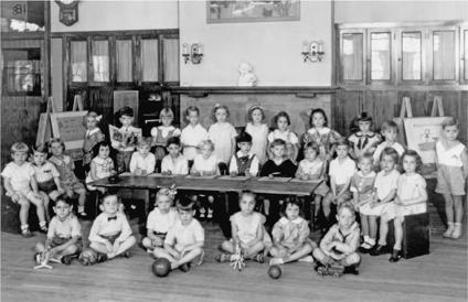 Horace Mann Grammar School kindergarten class photo October 1933 I am seated - фото 7