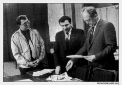 Министр МВД СССР Борис Карлович Пуго крайний справа при рассмотрении - фото 66