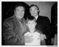 Зорий Балаян Виктор Кривопусков с сыном Владимиром Москва 2001 г Зорий - фото 82