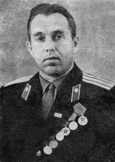 Это майор милиции Иван Александрович Сысоев труженик вдумчивый - фото 17