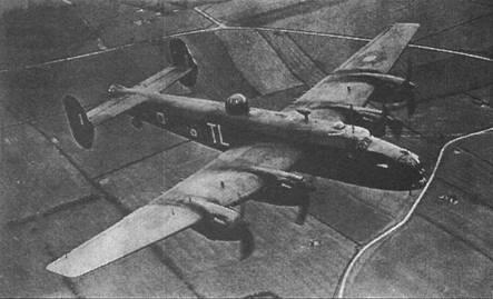 С 1941 г англичане начали использовать более удачный тяжелый бомбардировщик - фото 23