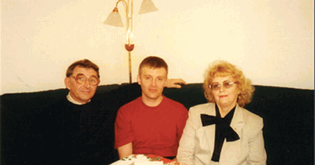 С родителями Вальтером Александровичем и Ниной Николаевной Во время - фото 5