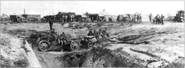 Тяжёлая артиллерия пересекает противотанковый ров район Ростова июль 1942 г - фото 55