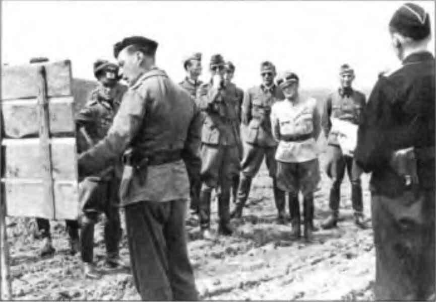Три снимка сделанных в Борисовке во время боёв под Хорьковым в мае 1943 г - фото 114