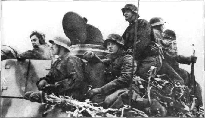 Группа панцергренадеров на броне танка Pz Kpfw IV Курская дуга К 13 июля - фото 118