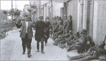 Аресты коммунистов и активистов обычно начинались еще во время боев за - фото 20