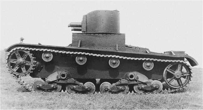 Один из первых танков Виккерс 6тонный прибывший в СССР на военном складе - фото 3