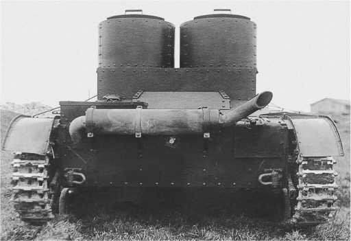 Один из первых танков Виккерс 6тонный прибывший в СССР на военном складе - фото 4
