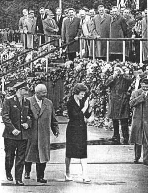 Москва 22 июня 1963 года Торжественная встреча Валерия Быковского и Валентины - фото 9