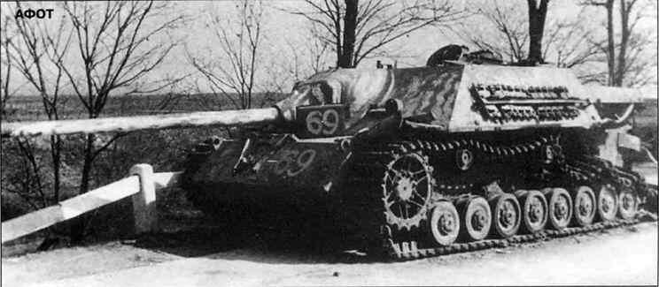 Подбитая САУ Panzer IV Lang V в зимнем камуфляже A destroyed Panzer IV - фото 11