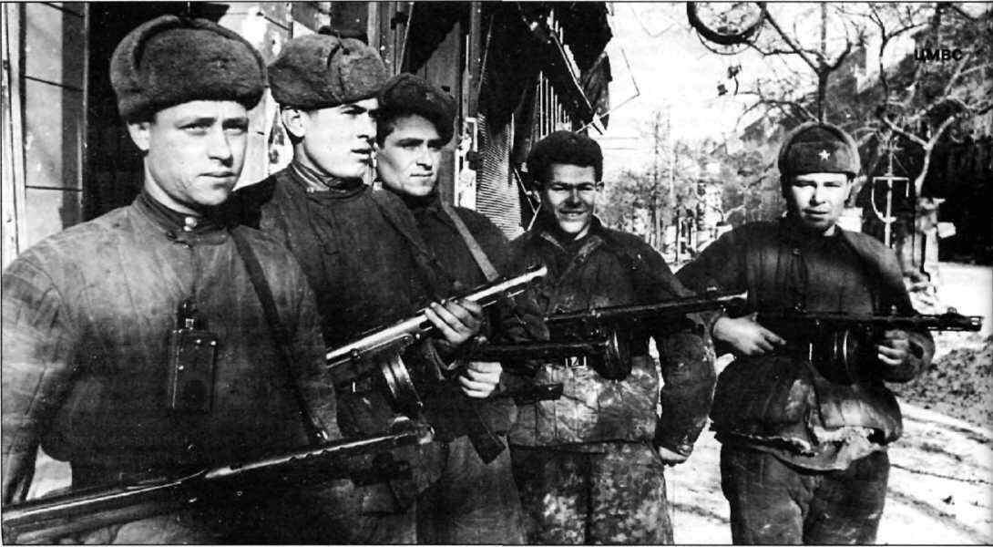 Разведчики полка Лебедя слева направо мл лт А Небогин И Чермошенцев Г - фото 73