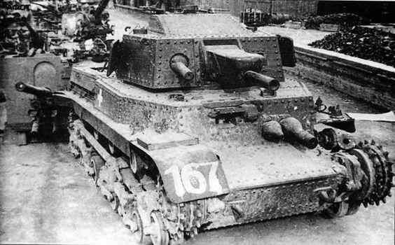 Венгерские танки Туран II захваченные Красной Армией в пригород - фото 89