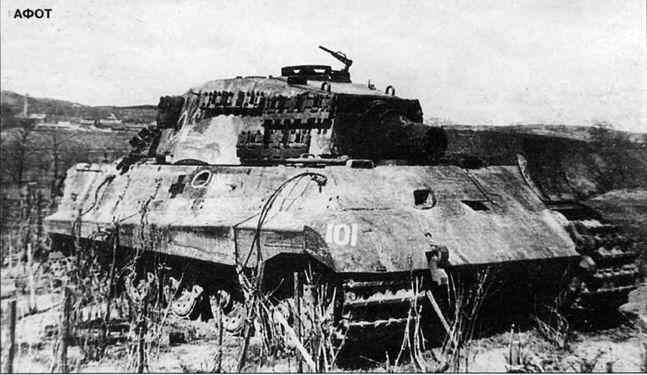 Расстрелянный артиллерией Тигр Б This Tiger II was destroyed by Soviet - фото 100