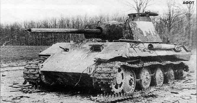 Разбитая Пантера Ausf А Внешний ряд катков снят A destroyed Panther Ausf - фото 102