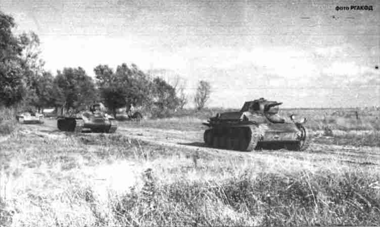 Танки Т70 и Т34 2й танковой армии выдвигаются для контратаки Июль 1943 г - фото 25
