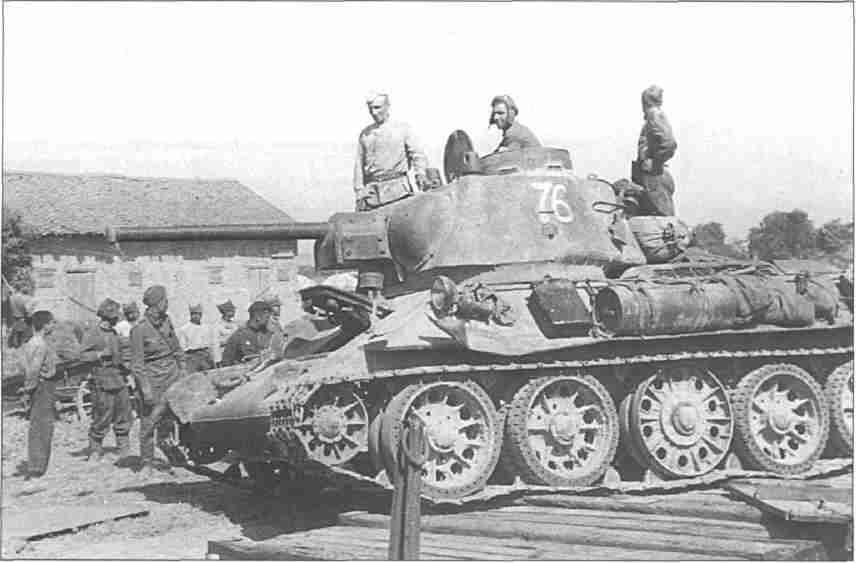 Танк Т34 на окраинах Харькова Фото из коллекции авторов The Т34 tank at - фото 135