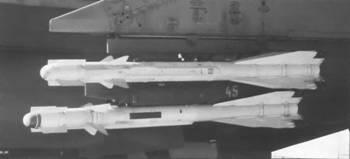 Под крыло МиГ31 подвешивались ракеты средней дальности Р40ТД слева и - фото 20