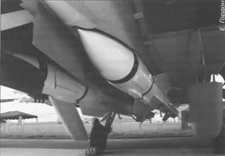 Главное оружие МиГ31 ракета Р33 2500л подвесной топливный бак и - фото 21