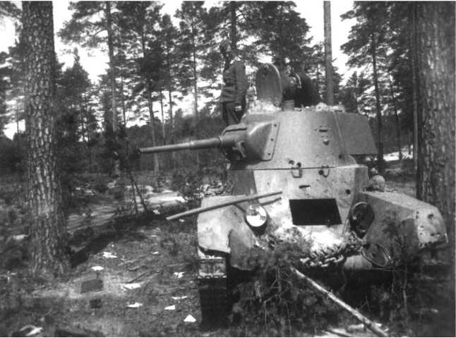 Еще один подбитый БТ7М 1й Московской Пролетарской дивизии Июль 1941 года - фото 17
