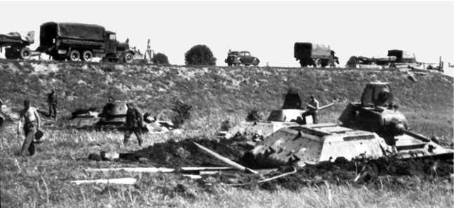 Группа застрявших танков у Толочина немцы пытаются эвакуировать застрявшую - фото 89