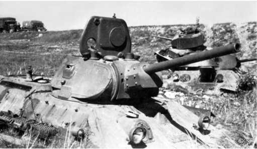 Центральный танк Т34 группы застрявших танков у Толочина Машина с пушкой - фото 90