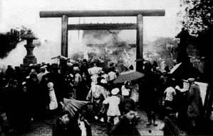 Праздник у храма Тоёхара дзиндзя 4 июня 1941 г Библиотека Ёити Хоккайдо - фото 6
