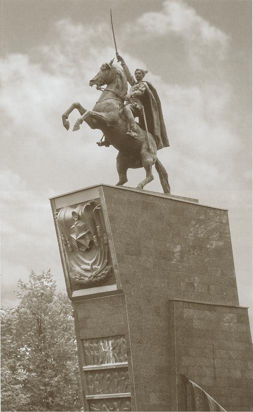 Памятник Василию Ивановичу Чапаеву в Чебоксарах Скульптор П А Баландин - фото 56