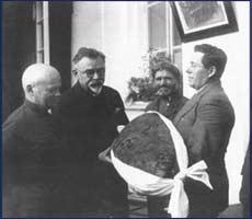 Кощунство сталинской власти 1933 год Делегаты VI сессии ВУЦИК с - фото 1