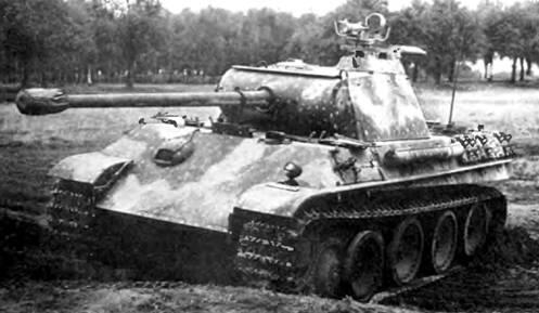 Пантера AusfG с установленным на командирской башенке прибором ночного - фото 18