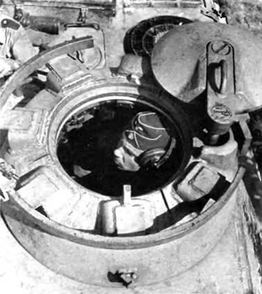 Командирская башенка танка Пантера с открытым люком Хорошо видны - фото 32